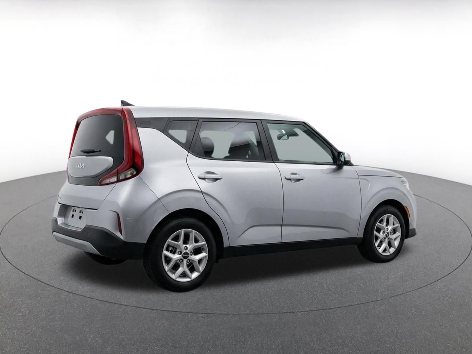 Used 2025 Kia Soul LX w/ LX Technology Package FWD image 8