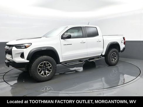 Used 2023 Chevrolet Colorado ZR2 AWD/4WD image 2