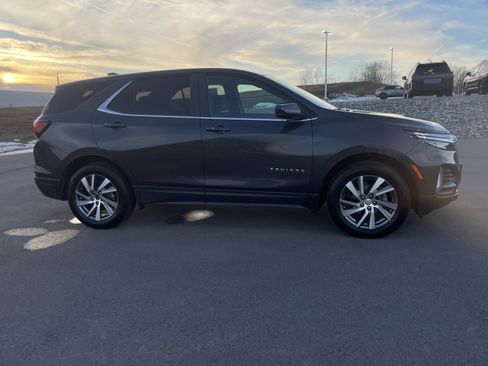 Used 2022 Chevrolet Equinox LT image 2