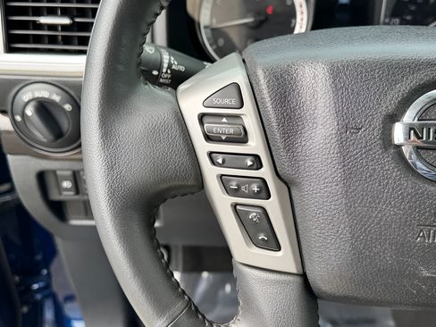 Used 2017 Nissan Titan SV AWD/4WD image 15