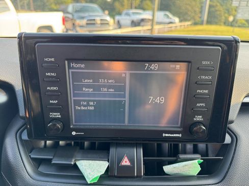 Used 2020 Toyota RAV4 LE FWD image 29