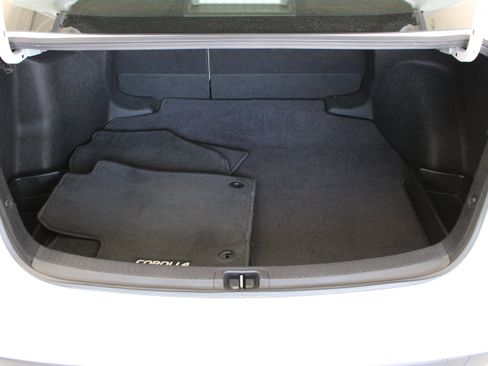 Used 2025 Toyota Corolla XLE FWD image 30