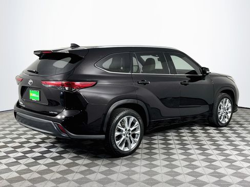 Used 2022 Toyota Highlander Limited FWD image 8