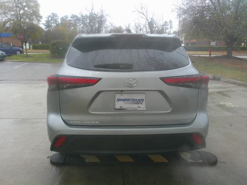 Used 2023 Toyota Highlander XLE image 10