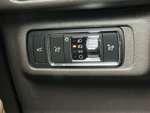 Used 2022 Lincoln Corsair FWD w/ Rear Removable Package Tray image 30