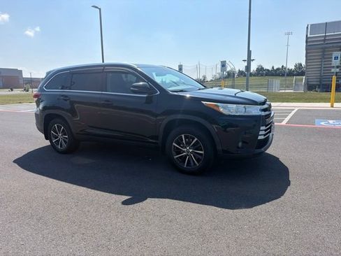Used 2019 Toyota Highlander XLE AWD/4WD image 9