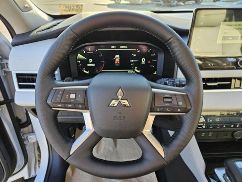 New 2026 Mitsubishi Outlander SEL image 14