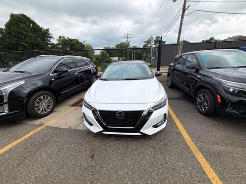 Used 2020 Nissan Sentra SR w/ Premium Package FWD image 2