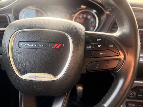 Used 2018 Dodge Challenger SXT image 37