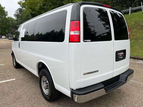 Used 2018 Chevrolet Express 2500 LT w/ LT Preferred Equipment Group RWD image 36