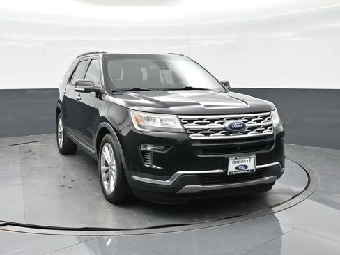Used 2018 Ford Explorer Limited w/ Equipment Group 301A FWD image 18