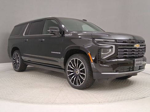 Used 2025 Chevrolet Suburban High Country AWD/4WD image 5