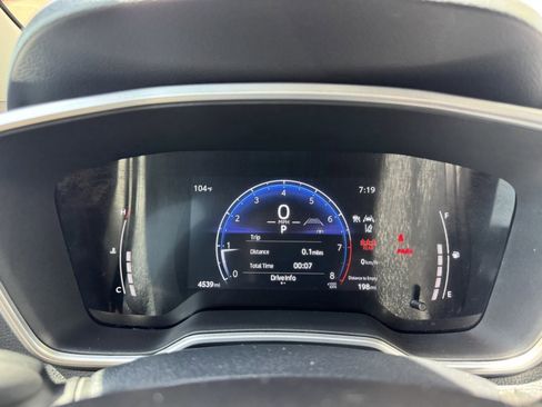 Used 2023 Toyota Corolla Cross XLE image 17