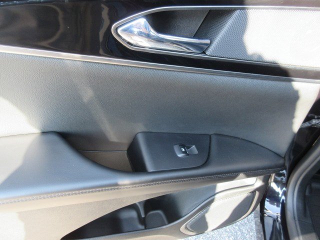 Used 2023 Lincoln Nautilus Reserve w/ Monochromatic Package AWD/4WD image 17