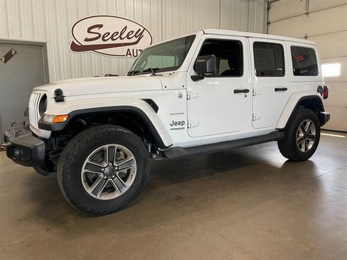 Used 2019 Jeep Wrangler Unlimited Sahara w/ Uconnect 4C Nav & Sound Group AWD/4WD image 1
