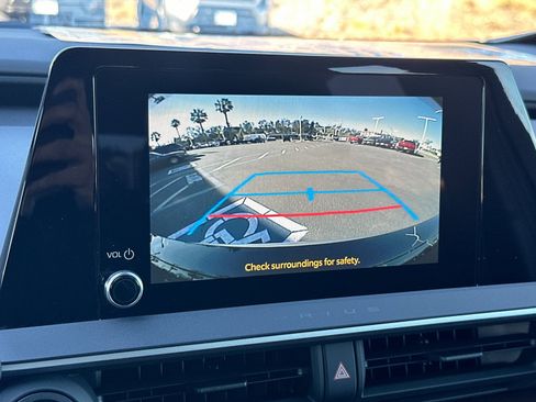 Used 2025 Toyota Prius Plug-In Hybrid image 18