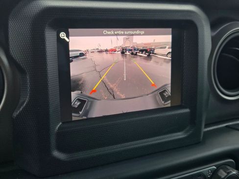 Used 2023 Jeep Gladiator Willys image 4