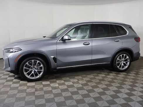 Used 2024 BMW X5 xDrive40i w/ Parking Assistance Package image 15