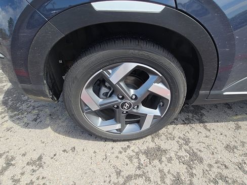 Used 2025 Hyundai Venue Limited FWD image 4
