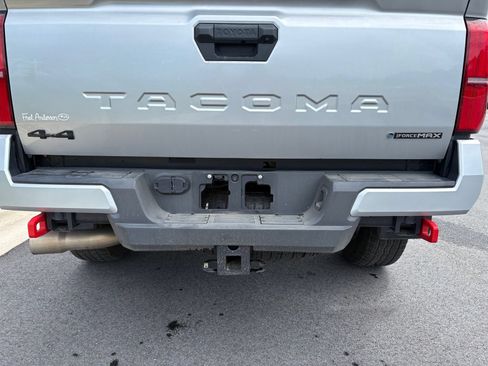 Used 2025 Toyota Tacoma TRD Off-Road AWD/4WD image 12