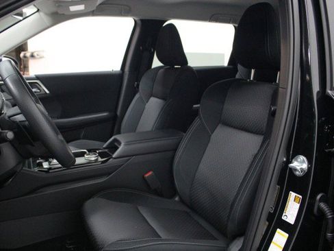 New 2026 Mitsubishi Outlander ES image 7