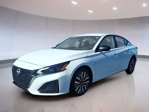 Used 2025 Nissan Altima 2.5 SV image 7