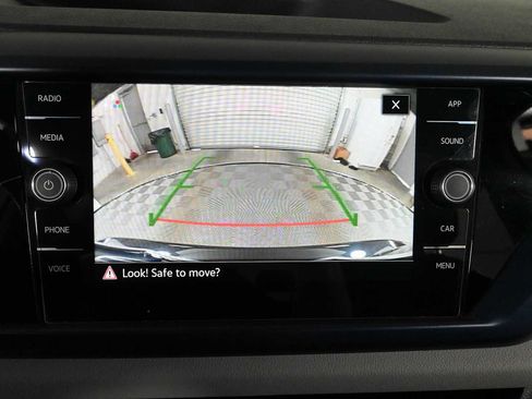 Certified 2023 Volkswagen Taos SE w/ Panoramic Sunroof Package FWD image 4