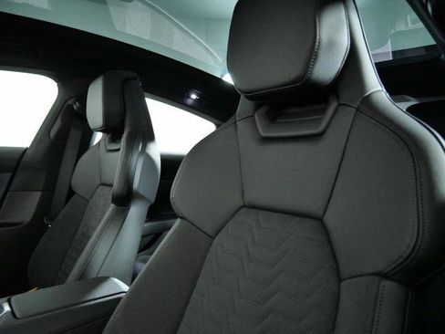 Used 2022 Audi e-tron GT Premium Plus image 18