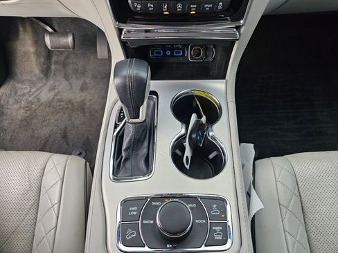 Used 2020 Jeep Grand Cherokee Summit image 26