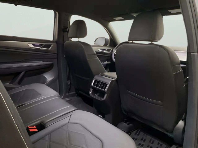 Used 2025 Volkswagen Atlas Cross Sport SE AWD/4WD image 40
