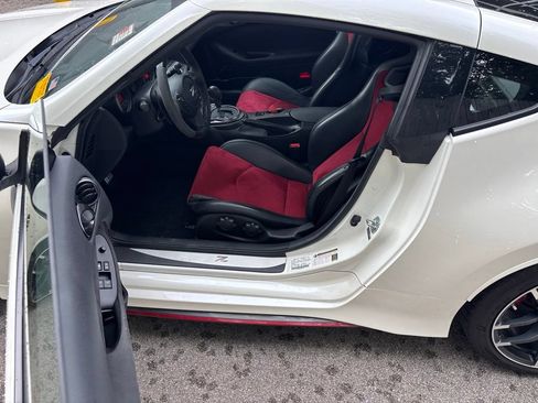 Used 2019 Nissan 370Z NISMO RWD image 9