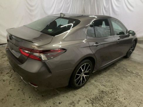 Used 2022 Toyota Camry SE image 8
