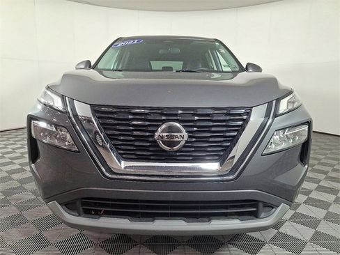 Used 2021 Nissan Rogue SV image 5