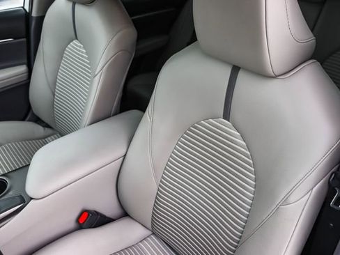 Used 2023 Toyota Camry SE image 26