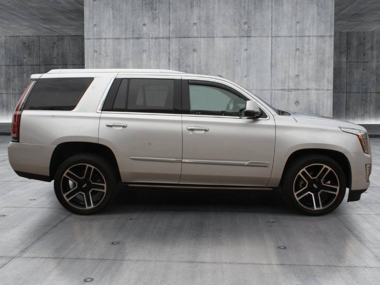 Used 2019 Cadillac Escalade Platinum AWD/4WD image 8