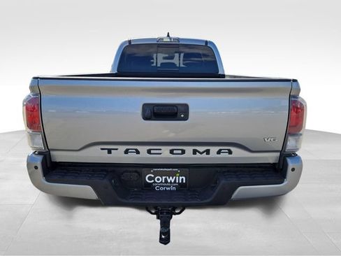 Used 2023 Toyota Tacoma TRD Off-Road w/ Technology Package AWD/4WD image 12