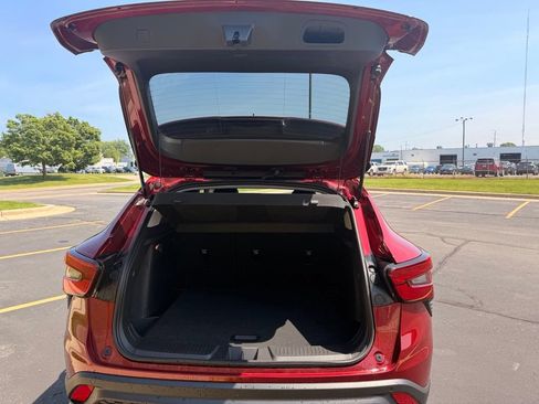 Used 2025 Chevrolet Trax LT w/ Driver Confidence Package FWD image 20