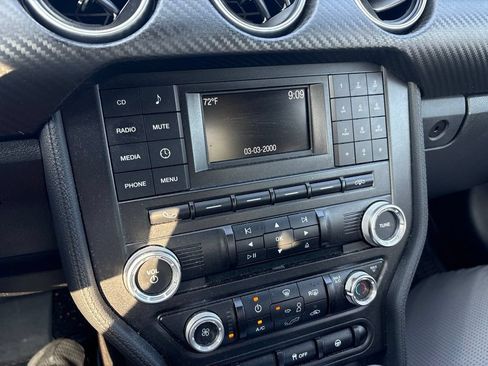 Used 2018 Ford Mustang Coupe RWD image 19