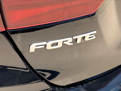 Used 2023 Kia Forte LXS FWD image 10