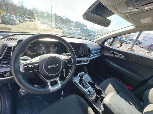 Used 2023 Kia Sportage LX image 11