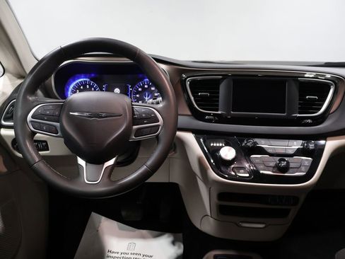 Used 2023 Chrysler Voyager LX image 17