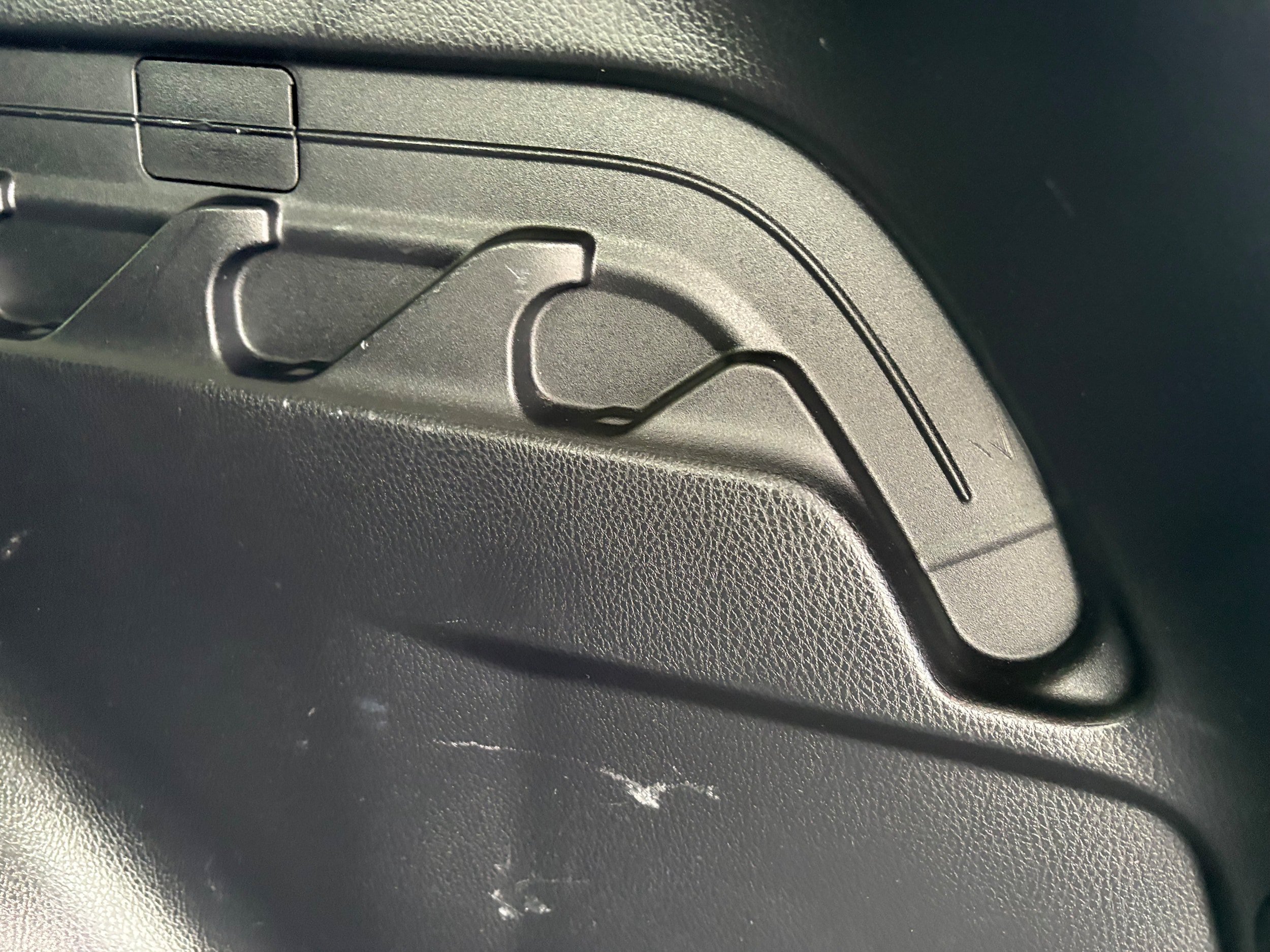 Used 2016 Toyota RAV4 LE AWD/4WD image 18