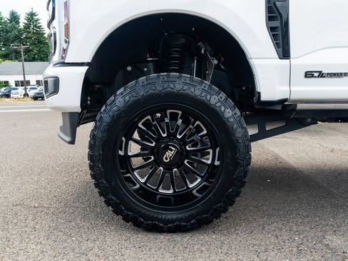 Used 2025 Ford F350 Platinum AWD/4WD image 5