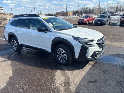 Used 2023 Subaru Outback Premium image 8
