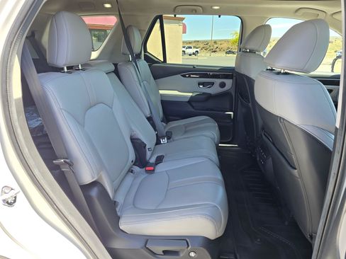 Used 2023 Honda Pilot Touring image 14