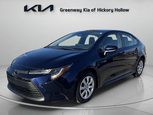 Used 2023 Toyota Corolla LE image 3