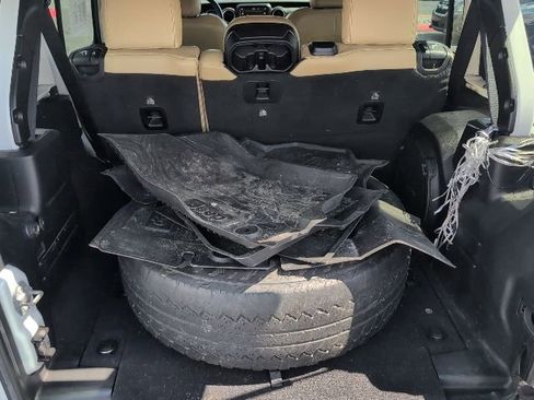 Used 2019 Jeep Wrangler Unlimited Sahara image 10