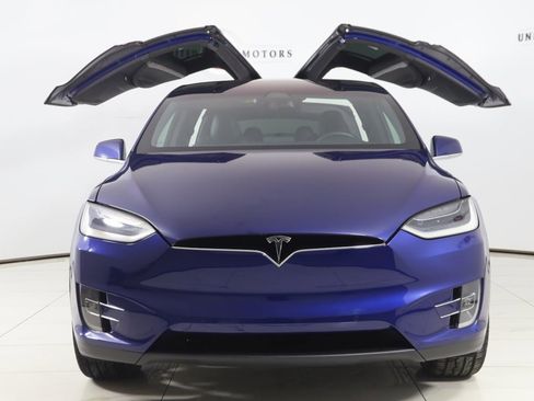 Used 2019 Tesla Model X 75D image 6