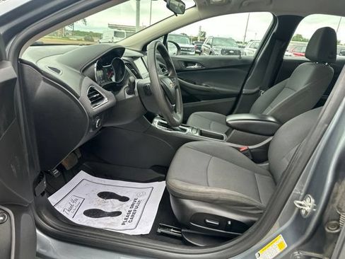 Used 2018 Chevrolet Cruze LT w/ Convenience Package FWD image 27