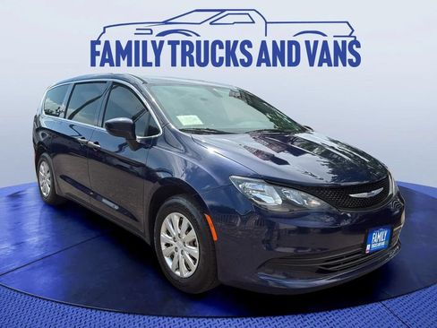 Used 2020 Chrysler Voyager L FWD image 6